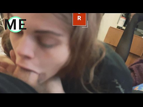 ❤️ Πούτσος στο λαιμό της, σκισμένο καλσόν και σκισμένα τακούνια ❤️ Σούπερ πορνό